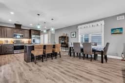 212 Sheridan - Image 3