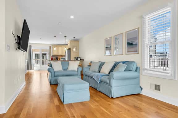 21 Blaine Ave #22 - Image 1