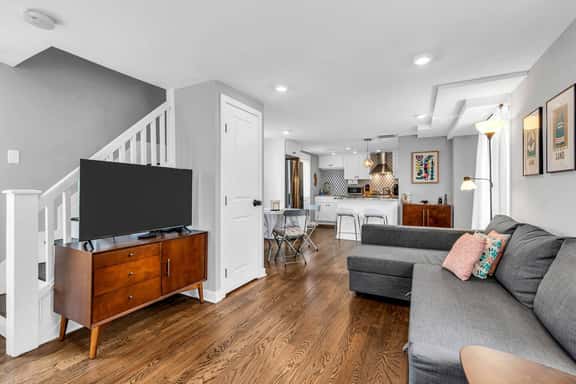 607 SW Central Ave - Image 1
