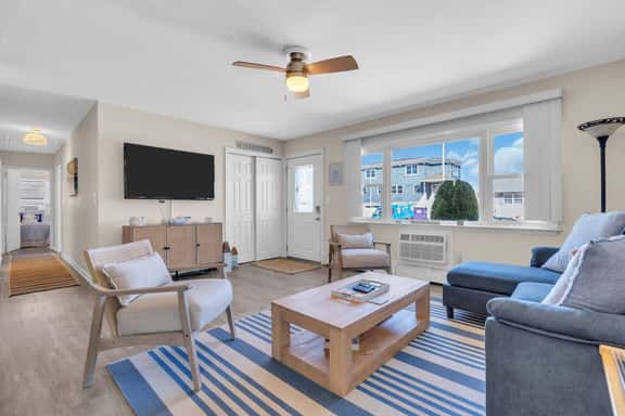 209 4th Ave - Image 1