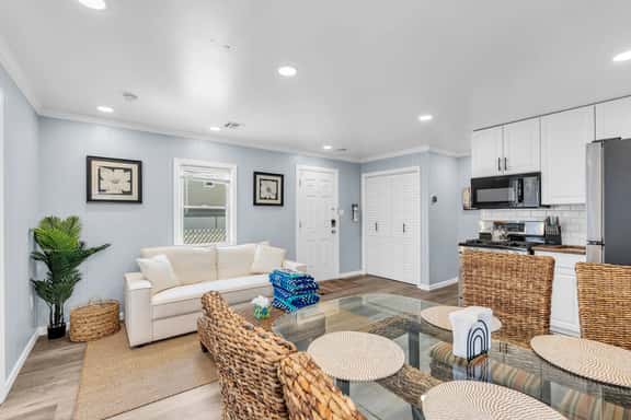 120 Blaine Ave Unit B - Image 1