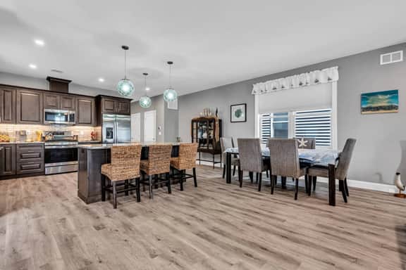212 Sheridan - Image 3