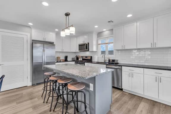 302 Lincoln Unit #2 - Image 3